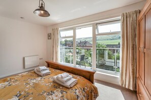 3 slaapkamers, een strijkplank/strijkijzer, gratis wifi, beddengoed