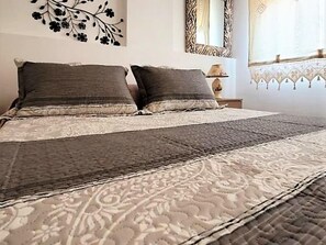 Nhà | 2 phòng ngủ, trang bị nội thất với thiết kế riêng biệt