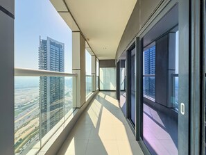 Room amenity - SuperHost - Dubai Dreaming Stylish 1BR, DAMAC Towers Paramount (Dubai)