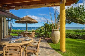 Outdoor dining - Waipouli Beach Resort Royal OCEANFRONT & Beach View Condo!  Pool, Central AC (Kapaa)