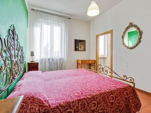 House | 3 bedrooms, individually furnished, bed sheets