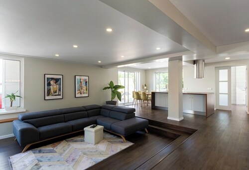 Beach House Deluxe-2 Min. Walking From the Beach, Perfect for Large Groups!