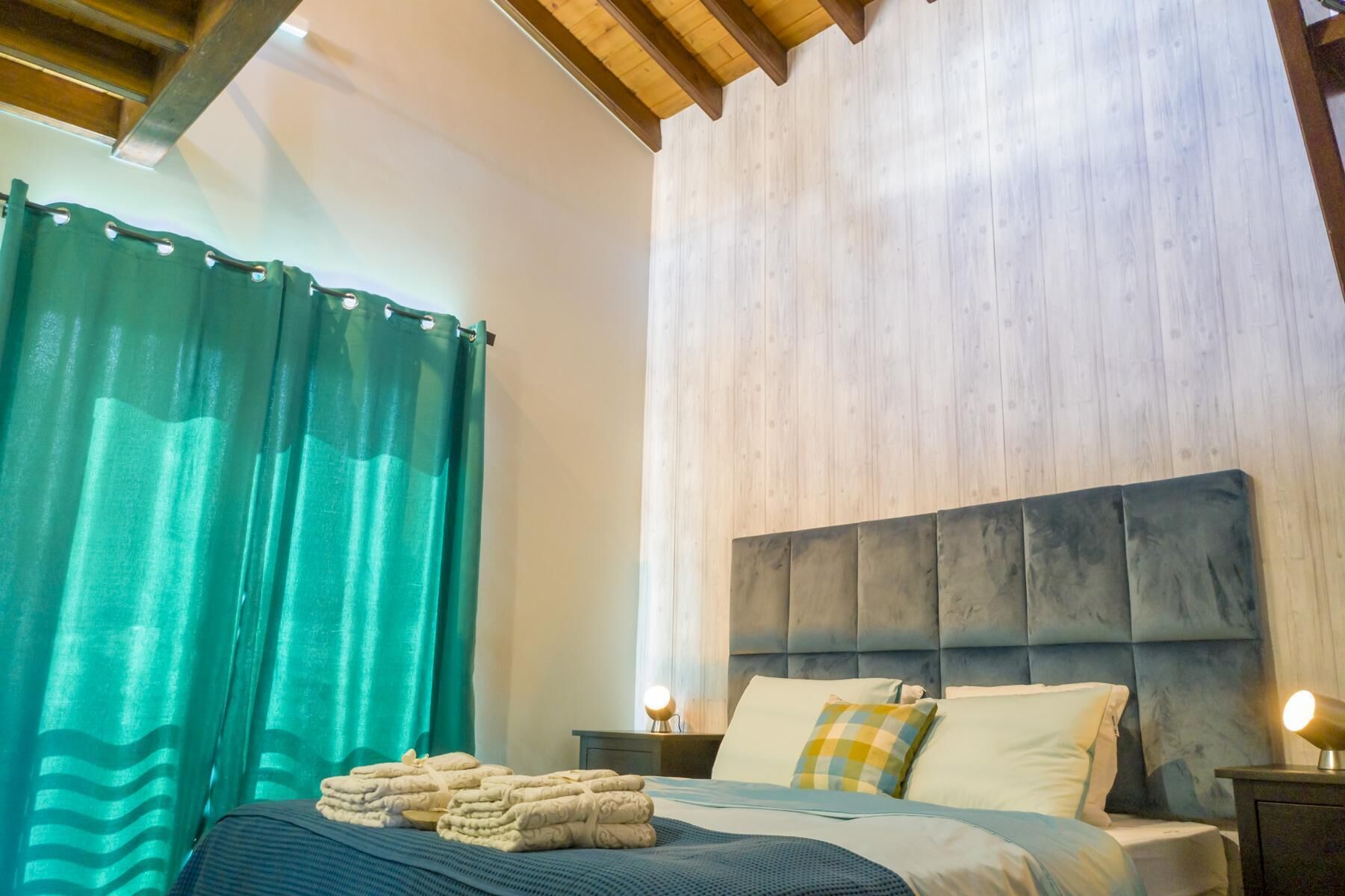 6 室のベッドルーム、デスク、アイロン / アイロン台、旅行用ベビーベッド