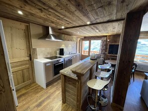 Fridge, microwave, oven, dishwasher - 100m from shops, Ground floor, view mountain, balcony, tv, 53m², Les Menuires (Les Menuires)