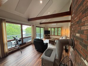 Smart-tv, bøger, kontorer