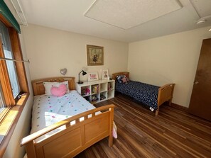 3 dormitorios, escritorio, tabla de planchar con plancha y wifi
