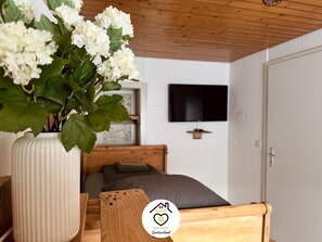 2 habitaciones, tabla de planchar con plancha, wifi y ropa de cama 