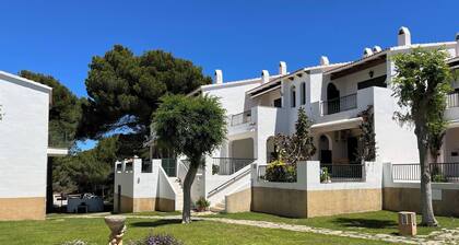 Gran terraza y piscina comunitaria Son Parc
