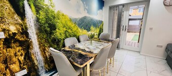 Northolt - House - Sleeps 6 - Parking - Garden