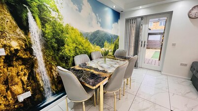 Northolt - House - Sleeps 6 - Parking - Garden