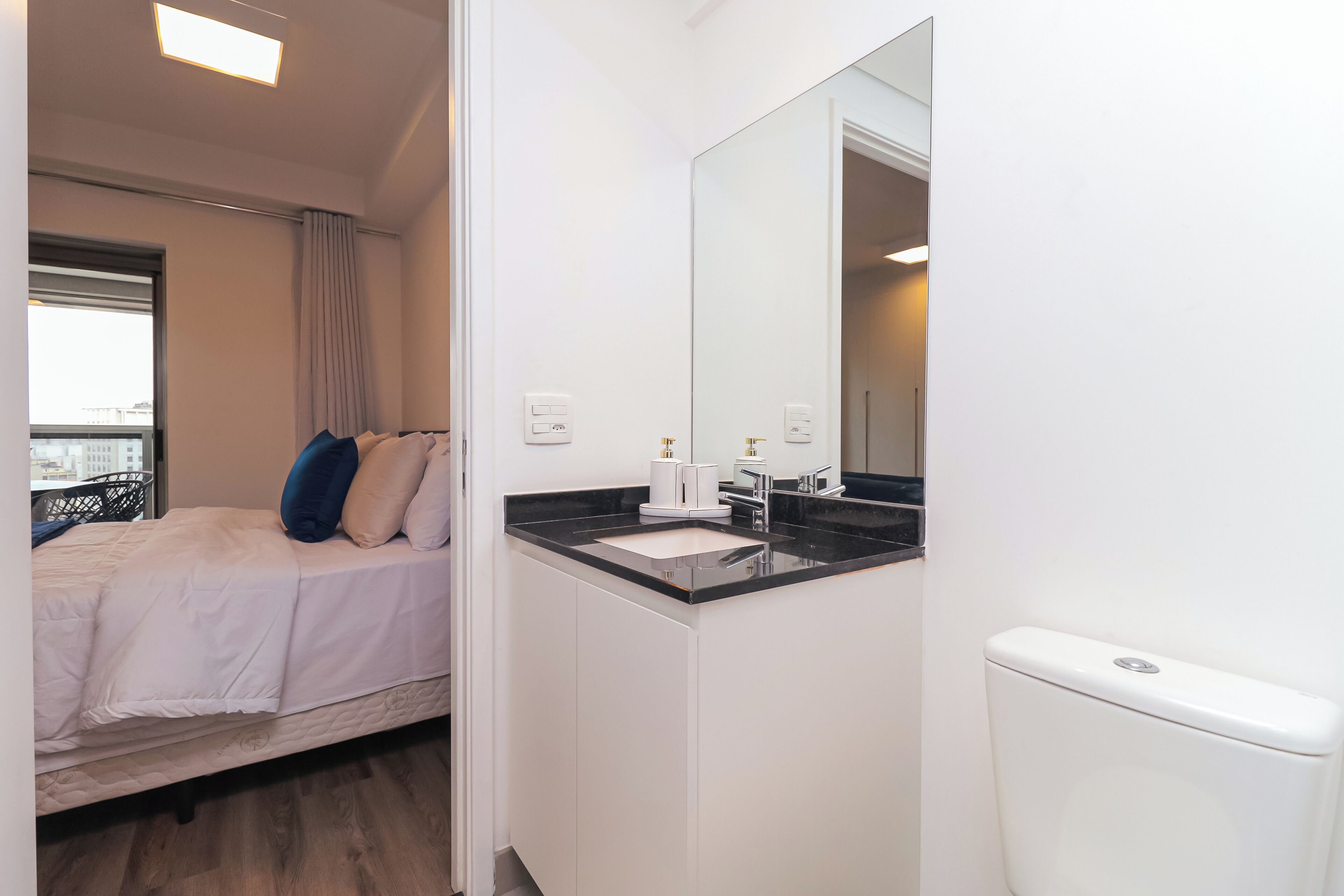 Appartamento Basic | Bagno | Doccia, asciugacapelli, asciugamani, sapone