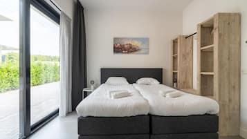 4 bedrooms, individually furnished, bed sheets