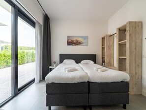 House | 4 bedrooms, individually furnished, bed sheets - Villa in Zeewolde With Garden (Zeewolde)