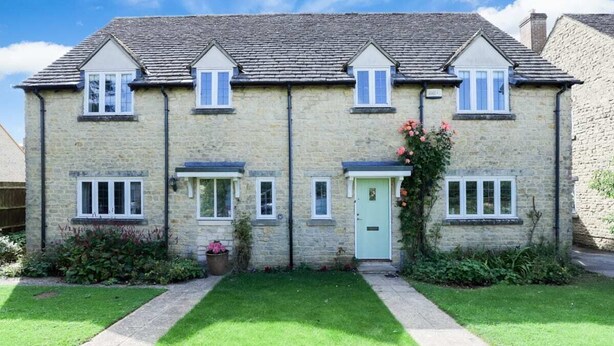 Exterior - The Stow Secret Cottage - Breathtaking 5bdr Cottage With Parking + Garden (Cheltenham)