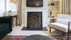Exterior - The Stow Secret Cottage - Breathtaking 5bdr Cottage With Parking + Garden (Cheltenham)