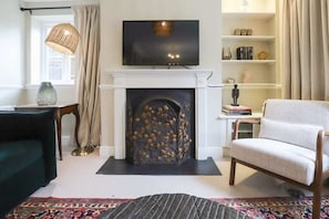 Exterior - The Stow Secret Cottage - Breathtaking 5bdr Cottage With Parking + Garden (Cheltenham)