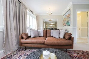 Exterior - The Stow Secret Cottage - Breathtaking 5bdr Cottage With Parking + Garden (Cheltenham)