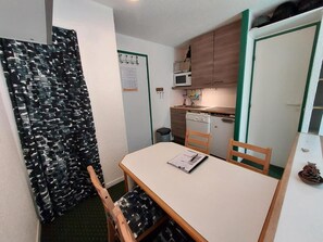 Dining - 300m from resort center, 3rd floor, view resort, balcony, ski locker, 24m², Montchavin La Plagne (Bellentre)
