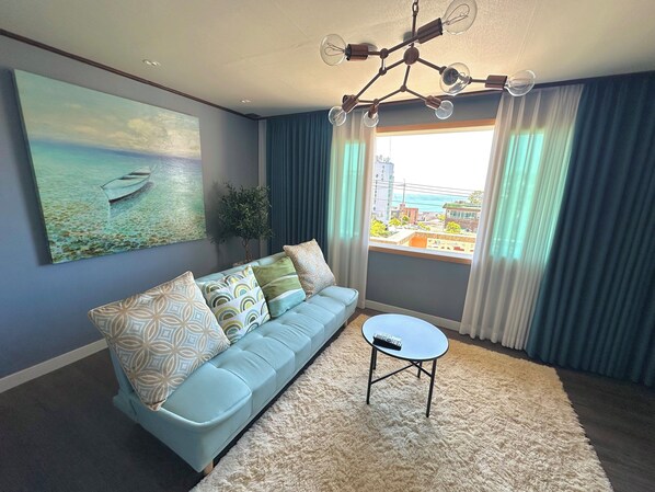 Classic Double or Twin Room, Beach View (non-Korean nationals only) | Living area - blackkoi stay (Busan)