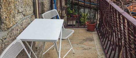 Traditional Cottage, 1 King Bed, Balcony, Mountain View | Balcony