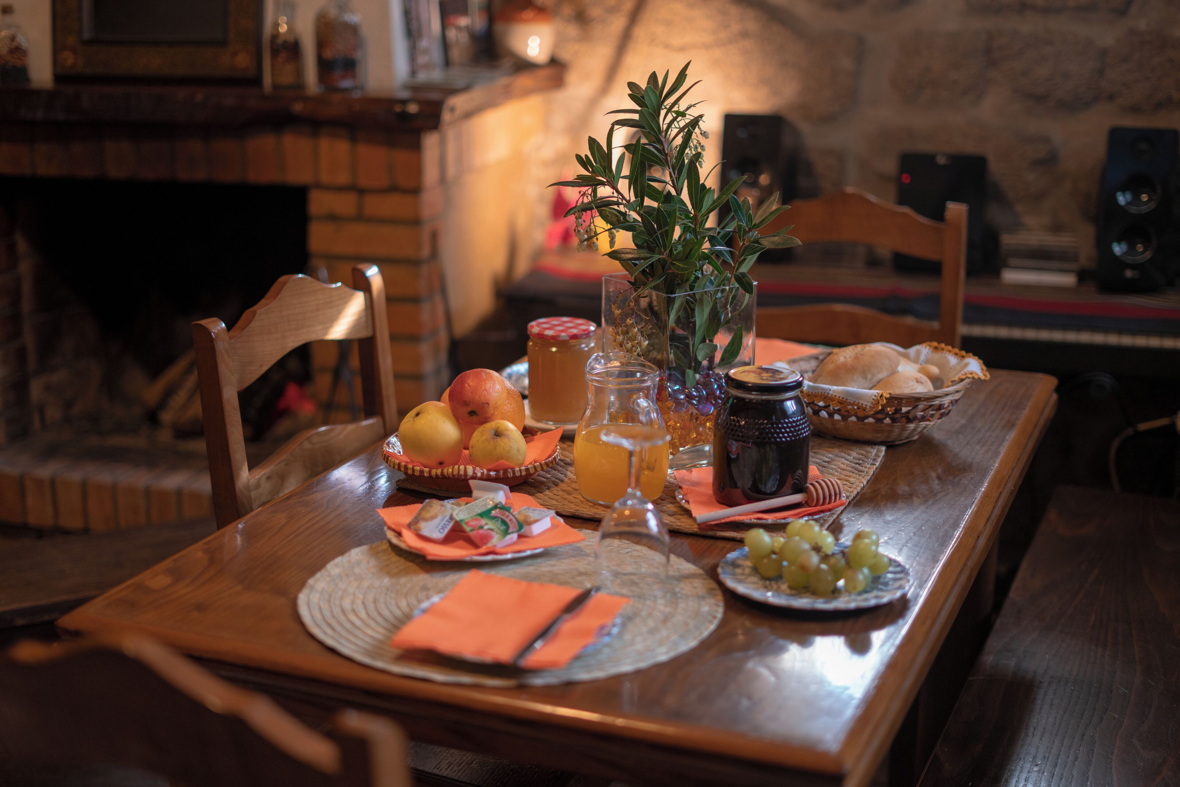 Daily continental breakfast (EUR 7 per person)