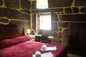 Traditional Cottage, 2 Bedrooms, Fireplace, Mountain View | View from room