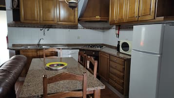 Traditional Cottage, 2 Bedrooms, Fireplace, Mountainside | Private kitchen | Espresso maker, electric kettle, dining tables