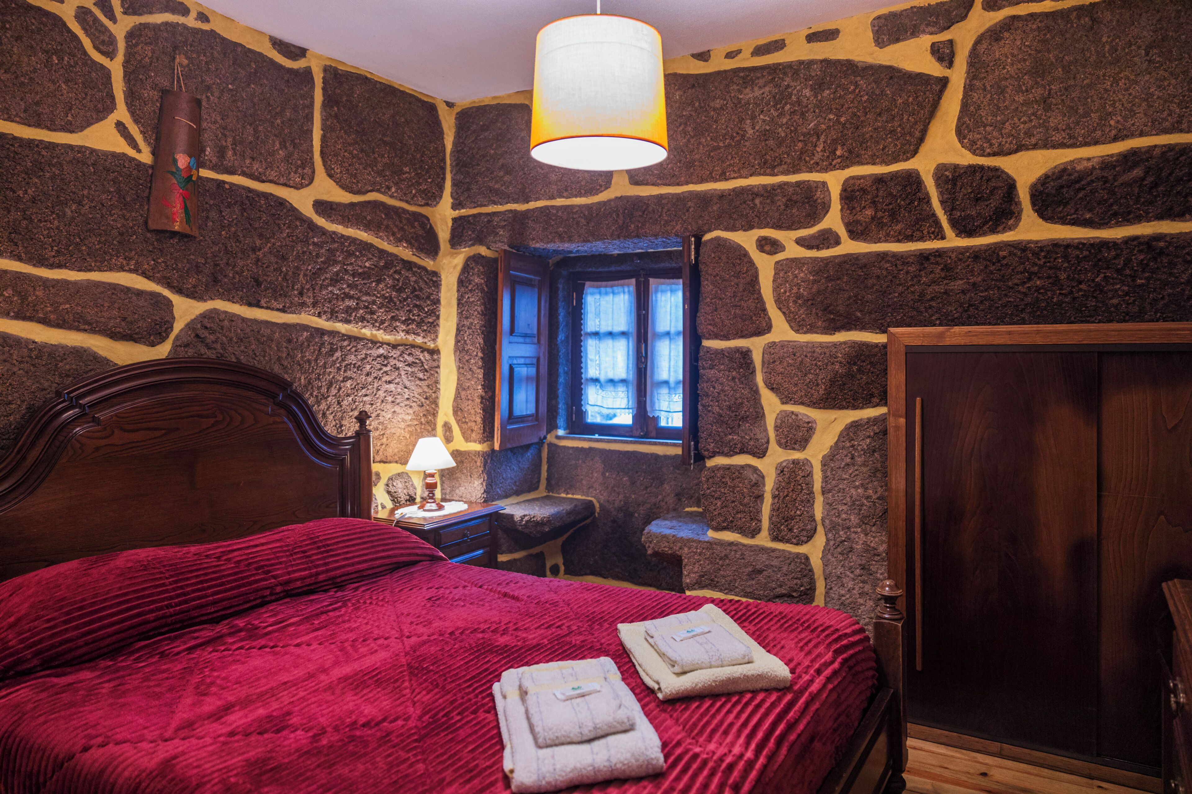 Tavanomainen mökki, 2 makuuhuonetta, takka, vuoristonäköala | Yksilöllisesti sisustettu, yksilöllisesti kalustettu, vauvansängyt