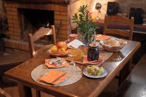 Kontinental frokost hver dag (EUR 7 per person)