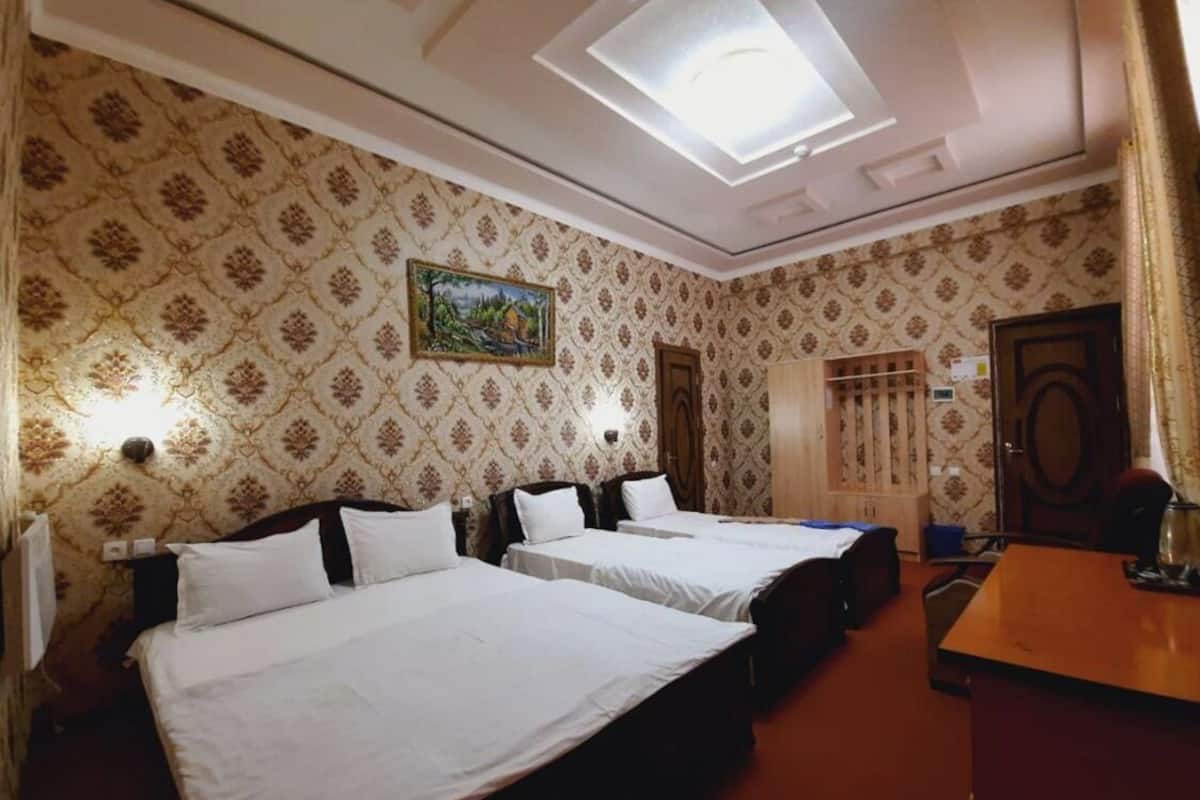 Family Quadruple Room, Mountain View | Meja, ruang kerja komputer riba, Wi-fi percuma
