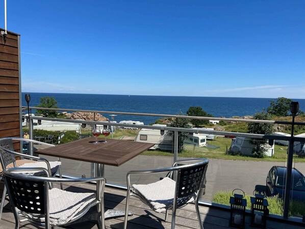 House | Outdoor dining - 4 Person Holiday Home in Gudhjem (Gudhjem)