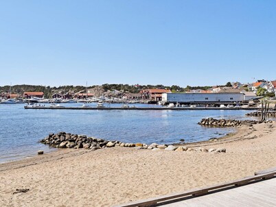 6 Person Holiday Home in Skjaerhalden