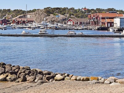 6 Person Holiday Home in Skjaerhalden