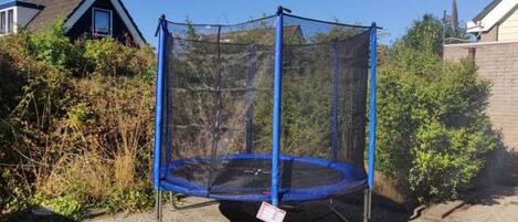 House | 4 bedrooms, individually furnished, iron/ironing board