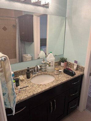 タオル、石鹸、トイレットペーパー