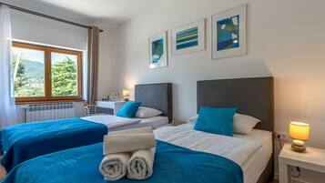 House | 3 bedrooms, individually furnished, iron/ironing board