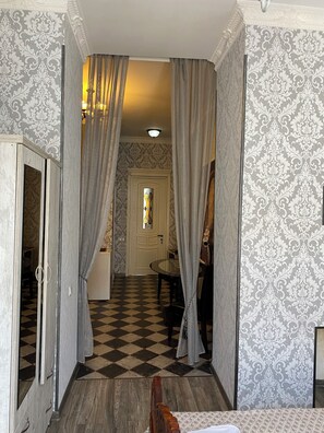 Standard Studio | Living area | 17-inch flat-screen TV with cable channels - Old Tbilisi Apart-Hotel (Tbilisi)