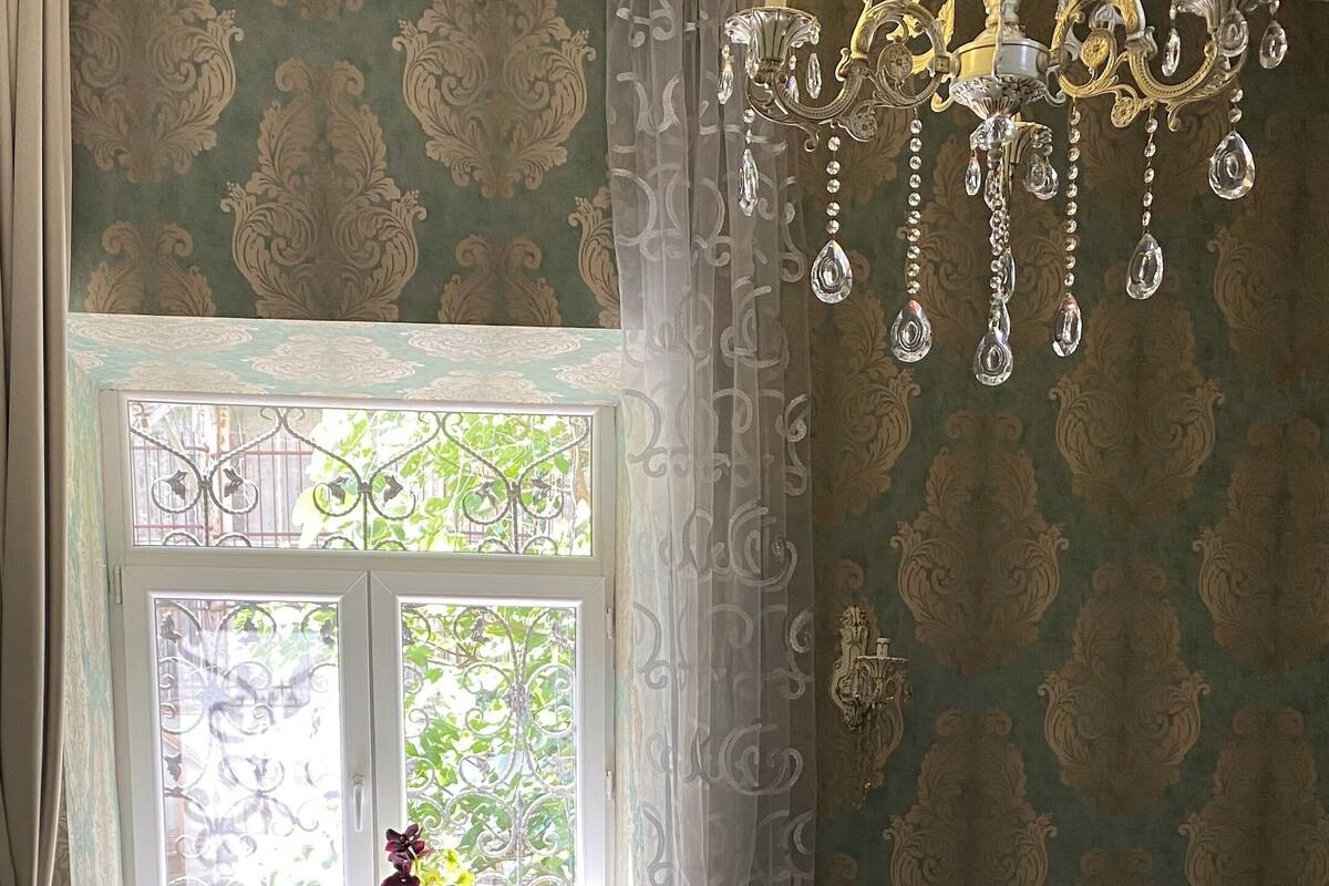 Habitación básica | Escritorio, insonorización y ropa de cama