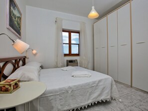 House | 2 bedrooms, bed sheets