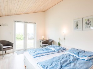Room - 4 Person Holiday Home in Hvide Sande (Hvide Sande)