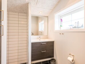 House | Bathroom - 4 Person Holiday Home in Hvide Sande (Hvide Sande)