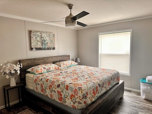 3 bedrooms, iron/ironing board, WiFi, bed sheets - Charming new Texoma getaway!
3 bedroom 2 bath (Kingston)