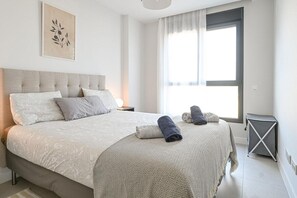 3 chambres, fer et planche à repasser, accès Internet, draps fournis