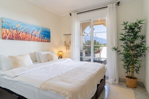 2 bedrooms, iron/ironing board, free WiFi, bed sheets - Modern 2-Bedroom Apartment with Stunning Views (Marbella)