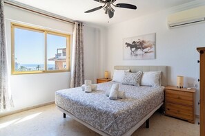 3 quartos, ferros/tábuas de passar roupa, acesso à internet