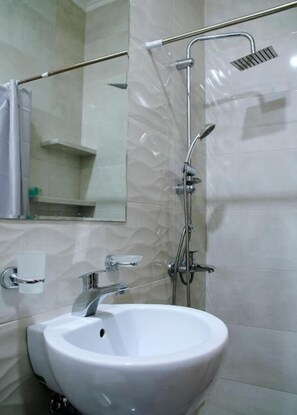 Bathroom - Hotel Crystall (Tbilisi)