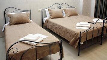 Economy Triple Room | Free WiFi