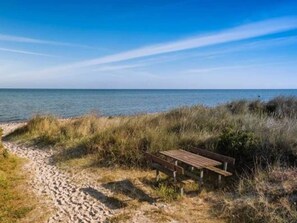 House | Water view - 4 Person Holiday Home in Glesborg (Glesborg)