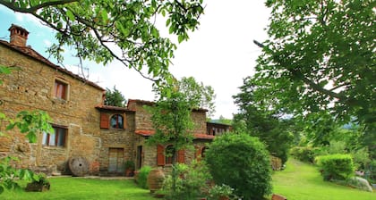 Farmhouse in Cortona With Pool