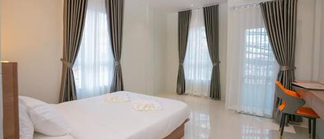 Deluxe Double Room | Desk, laptop workspace, free WiFi